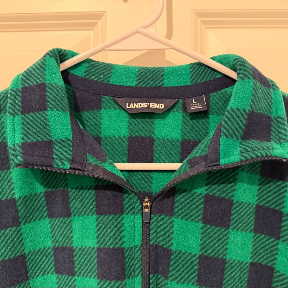 Lands’ End green and blue in a Vintage pullover. - Picture 6 of 8